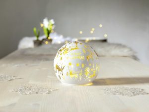 STAR TRADING Glaskugel Wintermotiv'Merry X-Mas' 8 LED