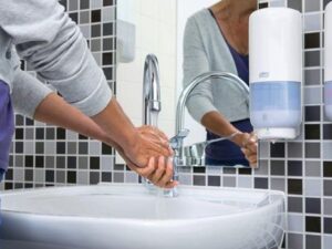 Spender Tork 561000 H211xB112xT114ca.mm 475 ml weiß TORK