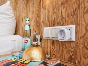 Länderadapter Europa nach Großbritannien, Schutzkontaktbuchse(TypF,CEE7/3)- VPE: 1