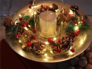 20er LED-Silberdraht-Lichterkette Tannenzapfen & rote Beeren- VPE: 1