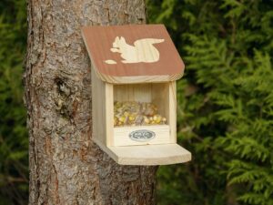 ESSCHERT DESIGN Eichhörnchen Futterhaus