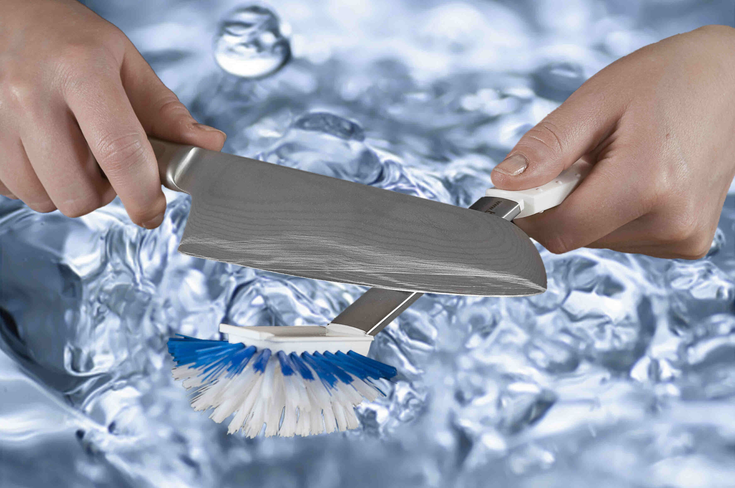 Brossa Nova Solo Hybrid-Spülbürste, KÜCHENMESSER SCHÄRFT MAN NASS - AM BESTEN GLEICH BEIM SPÜLEN