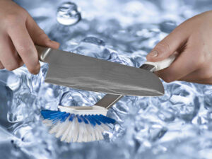 Brossa Nova +1 Hybrid-Spülbürste, KÜCHENMESSER SCHÄRFT MAN NASS  -  AM BESTEN GLEICH BEIM SPÜLEN